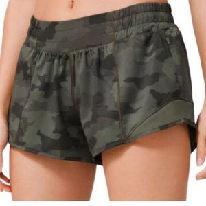 Lululemo Hotty Hot Short 2.5"Heritage 365 Camo Green Twill Multi (size 4)
